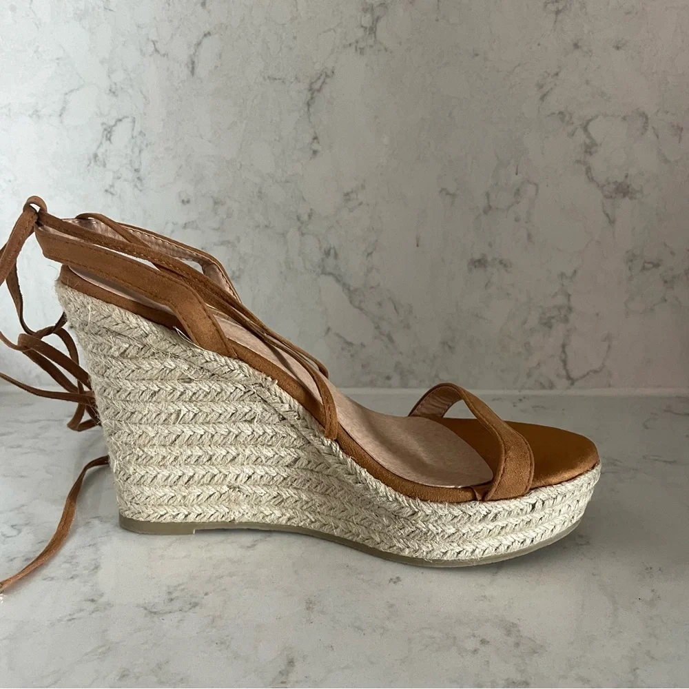 NIB Billini Sloane Wedge Heels in Tan Suede Sz‎ 10